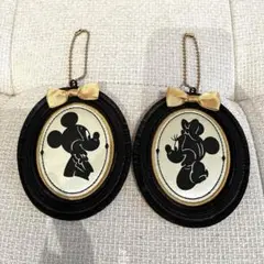 ミッキー　ミニー シルエットスタジオ　シルエット　キーホルダー　バッジ