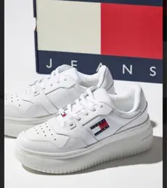 TOMMY HILFIGER レトロバスケットプラットフォームスニーカー