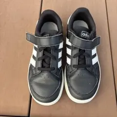 adidas スニーカー　19センチ