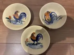 ベトナムソンべ焼き小鉢　鶏と草花の陶器ボウルライテウ焼き　鶏のイラスト3個セットのサムネイル