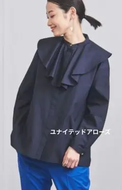 UNITED ARROWS ユナイテッドアローズ　ラッフルカラー 　シャツ　紺色のサムネイル