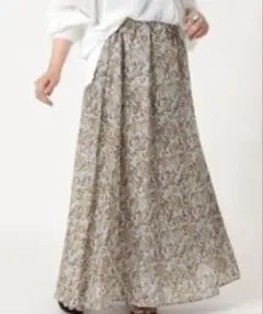 美品　 B.C STOCK ロングスカート　総柄スカートのサムネイル