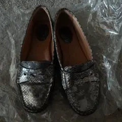 Clarks ヘビ柄ローファー　パイソン　アニマル　24.5cmのサムネイル