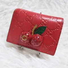 レア美品✨グッチ◇コンパクト二つ折り財布　ゴールド金具シマレザーレッドチェリー