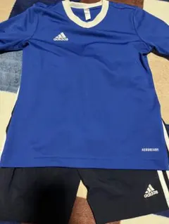 adidas Tシャツとショートパンツセット