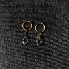 揺れるイヤリング ゴールドフープ 華奢
