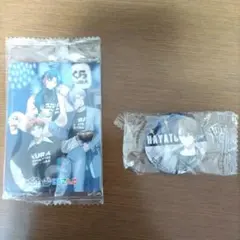 にじさんじ 2025くら寿司コラボ 3SKMのカード、加賀美ハヤトの缶バッジ