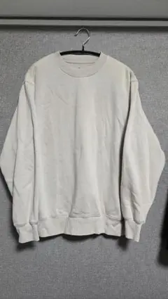 ベージュ スウェット