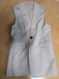 GU ベージュ ノースリーブジャケット S