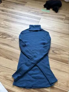 UNIQLO ダークブルー タートルネックニット S
