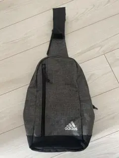 adidas スリングバッグ グレー
