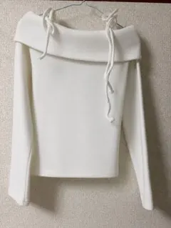 ホワイトオフショルダー長袖トップス