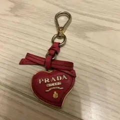 PRADA ハート型キーホルダー ピンク