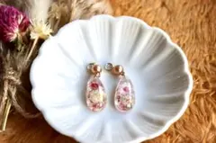 “耳元に小さなお花畑を” 押し花入りドロップ型イヤリング・ピアス