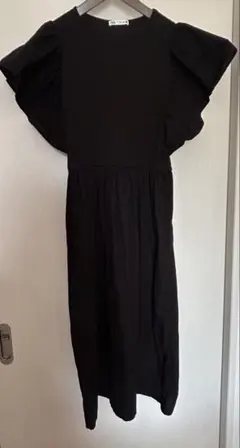 ZARA 黒 フリル袖 ワンピース