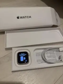 Apple Watch SE本体 スターライトアルミニウム充電ケーブル付き
