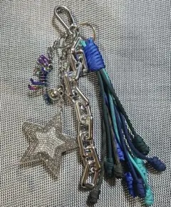 ハンドメイド　バッグチャーム　じゃらじゃらキーホルダー　パラコード　キラキラ