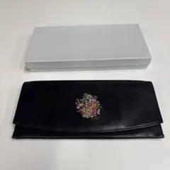 刺繍入り黒長財布 箱付き