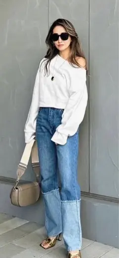 オフショルトップス