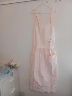 valentino garavani ピンクエプロン
