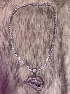 Lip-Shaped Iced-Out Iced-Out CubanChain