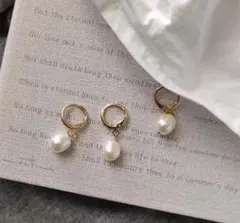 ホワイト　パールピアス　ゴールド　フープ　パール　韓国　お洒落　白 2個