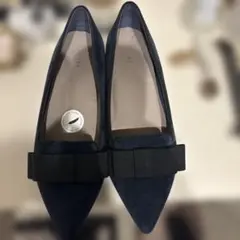 ネイビーリボン付きフラットシューズ