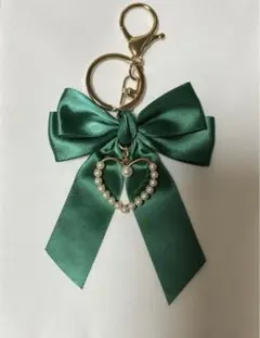 バッグチャーム　リボン　緑　グリーン　パール　ハート　キーホルダー
