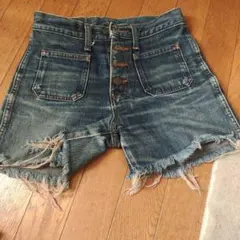 ハイウエストデニムショートパンツ　フロントボタン