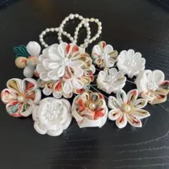 W06 つまみ細工の髪飾り-白- 成人式　卒業式　七五三