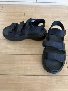 極美品♡アディダス　SLYN SANDALS コアブラック　サンダル　厚底のサムネイル