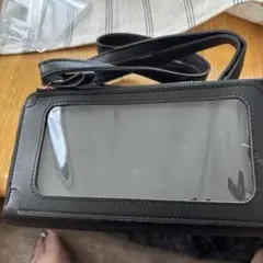 黒の合成皮革ショルダーバッグ