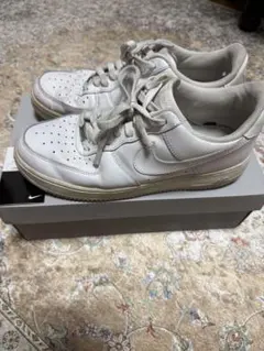 NIKE AIR FORCE 1 ホワイト スニーカー