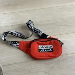 adidas ボディバッグ レッド