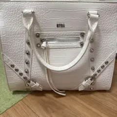 BYDA スタッズ付きホワイトトートバッグ