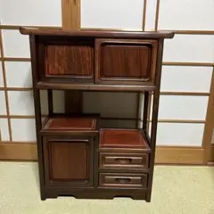 木製 茶棚 茶箪笥 戸棚 段違い 飾り棚 梅 松 透かし彫り アンティーク
