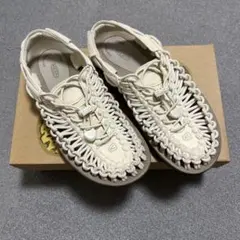 KEEN UNEEK サンダル 25cm Timberwolf【未使用】 - メルカリ