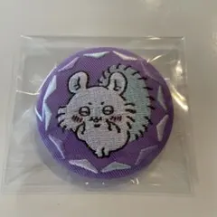 ちいかわ　刺繍缶バッジ　４．モモンガ