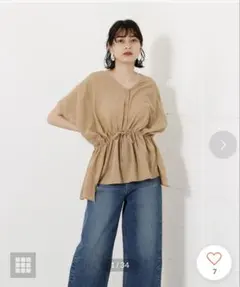 AZUL BY MOUSSY Vネック 半袖ブラウス ベージュ S大きめＭ相当のサムネイル