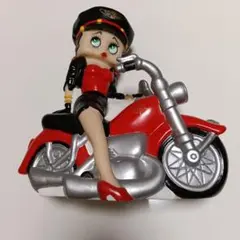 Betty Boop フィギュア バイクに乗るベティ貯金箱 - メルカリ