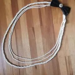 パール風のビーズ3連ネックレス　取り外し可能なリボン付き