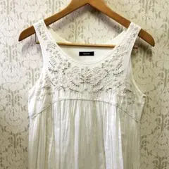 Discoat 刺繍入りホワイトノースリーブワンピース