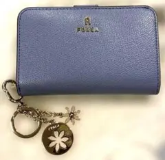 フルラ　財布二つ折りチャーム付き