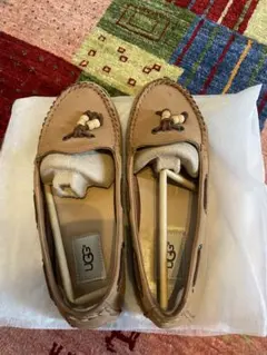 UGG ベージュ モカシン 靴