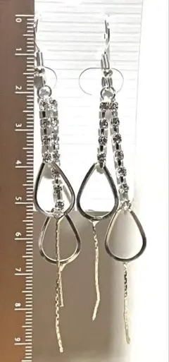 ロングピアス シルバー系 ドロップ型ピアス クリスタルビーズ付き 番号25