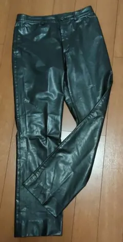 ブラック スキニーパンツ 合成皮革