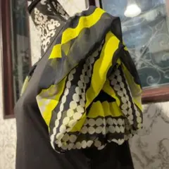 美品！かわいい！韓国服　フリル付き半袖Tシャツ 黒/黄色　サイズフリー　ポワン袖のサムネイル