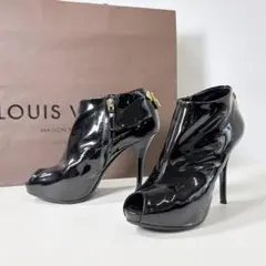 LOUIS VUITTON エナメル カデナ オープントゥ パンプス サンダルのサムネイル