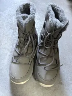 グレー ファー付き スノーブーツ