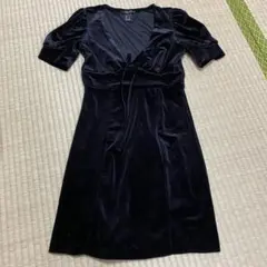 FOREVER 21 ベルベット調 ミニワンピース ブラック Sのサムネイル